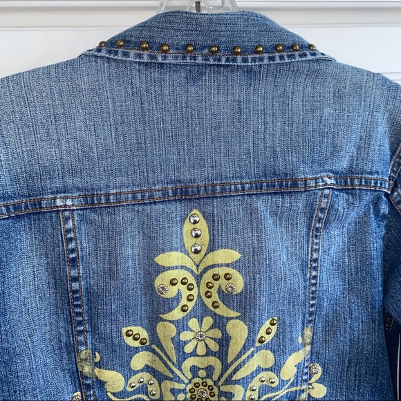 Karen Kane | Jean Jackt Metal Studs Imprinted Back - Picture 5 of 8